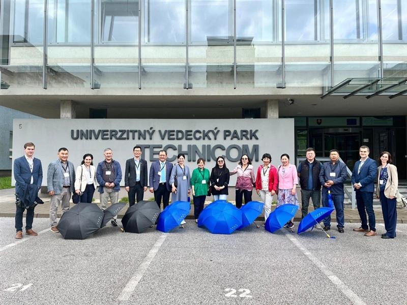 ХААИС-ийн харьяа Агроэкологи Бизнесийн сургуулийн удирдлага, багш, мэргэжилтнүүд Европын холбооны улсуудад дээд боловсролын байгууллагын цахим шилжилтийн чиглэлээр туршлага судлаж байна.